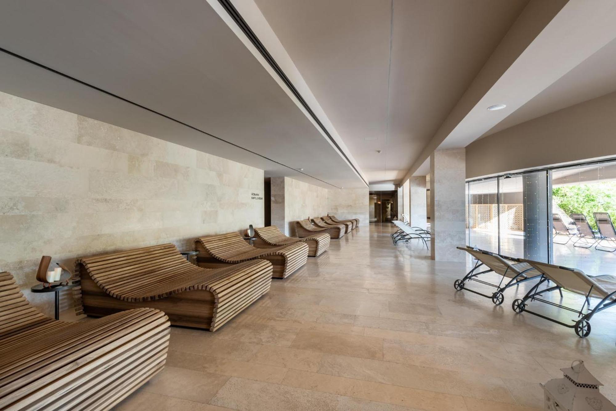 Hotel A.roma Lifestyle 4*